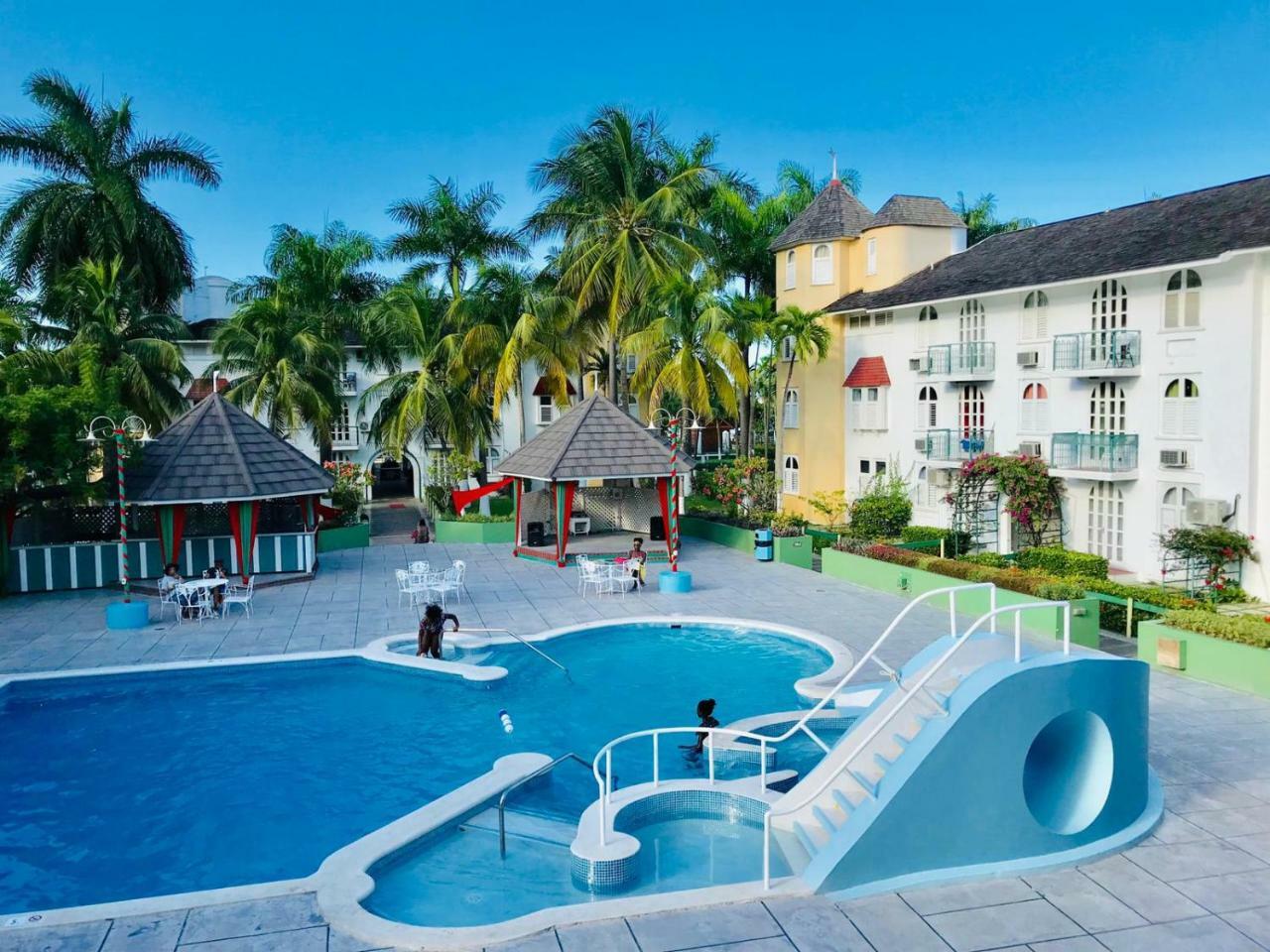 Marchabell By The Sea E22 Apartment Ocho Rios Exterior foto